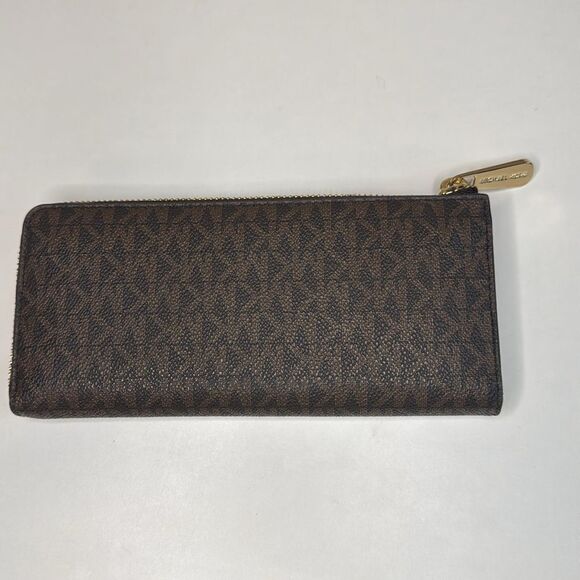 Michael Kors Brown Wallet 
JET SET TRAVEL
LEATHER
Brand new - Picture 3 of 9